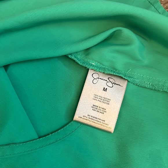 Sleeveless Green button down top - Picture 5 of 5